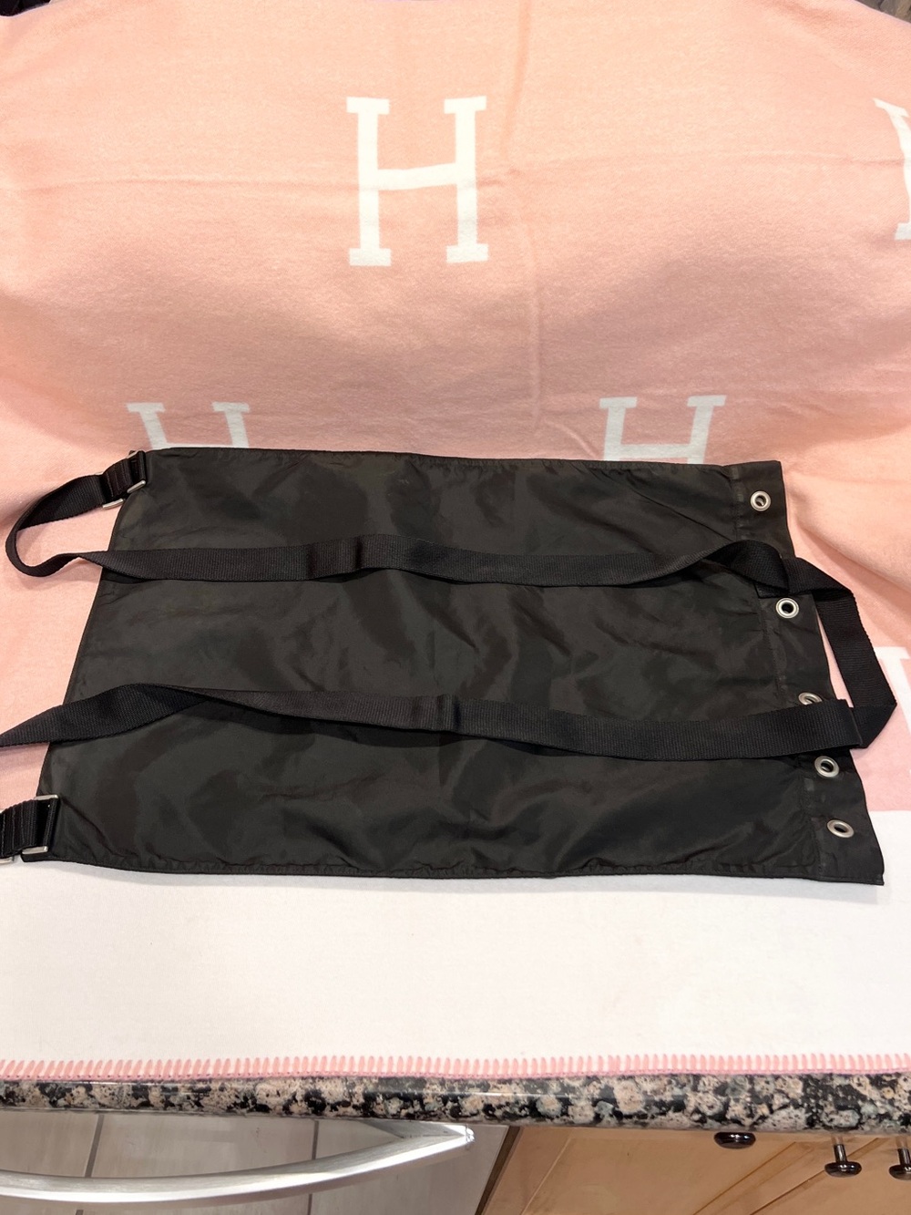 Prada⭐️✌🏻 Black Nylon Duffel perfect for traveling/towels/yoga mat!! - Picture 4 of 11
